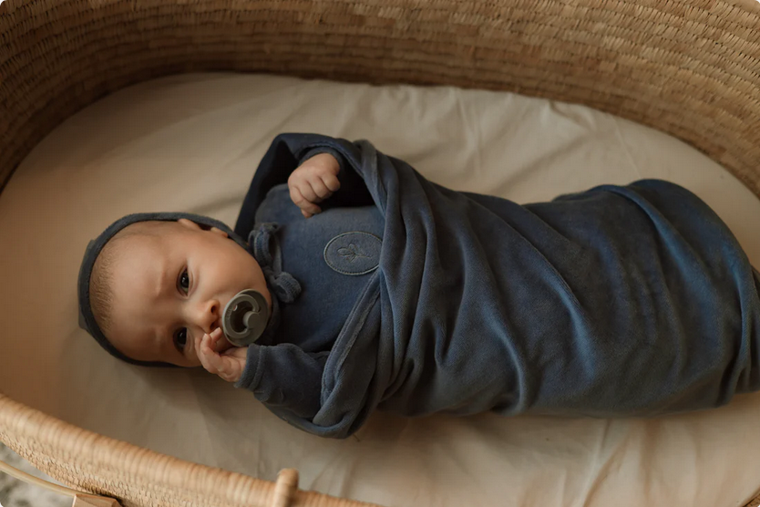 06 DAISY EMBLEM FOOTIE