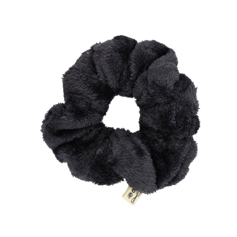 P1507 HEIRLOOMS FUR SCRUNCHIE