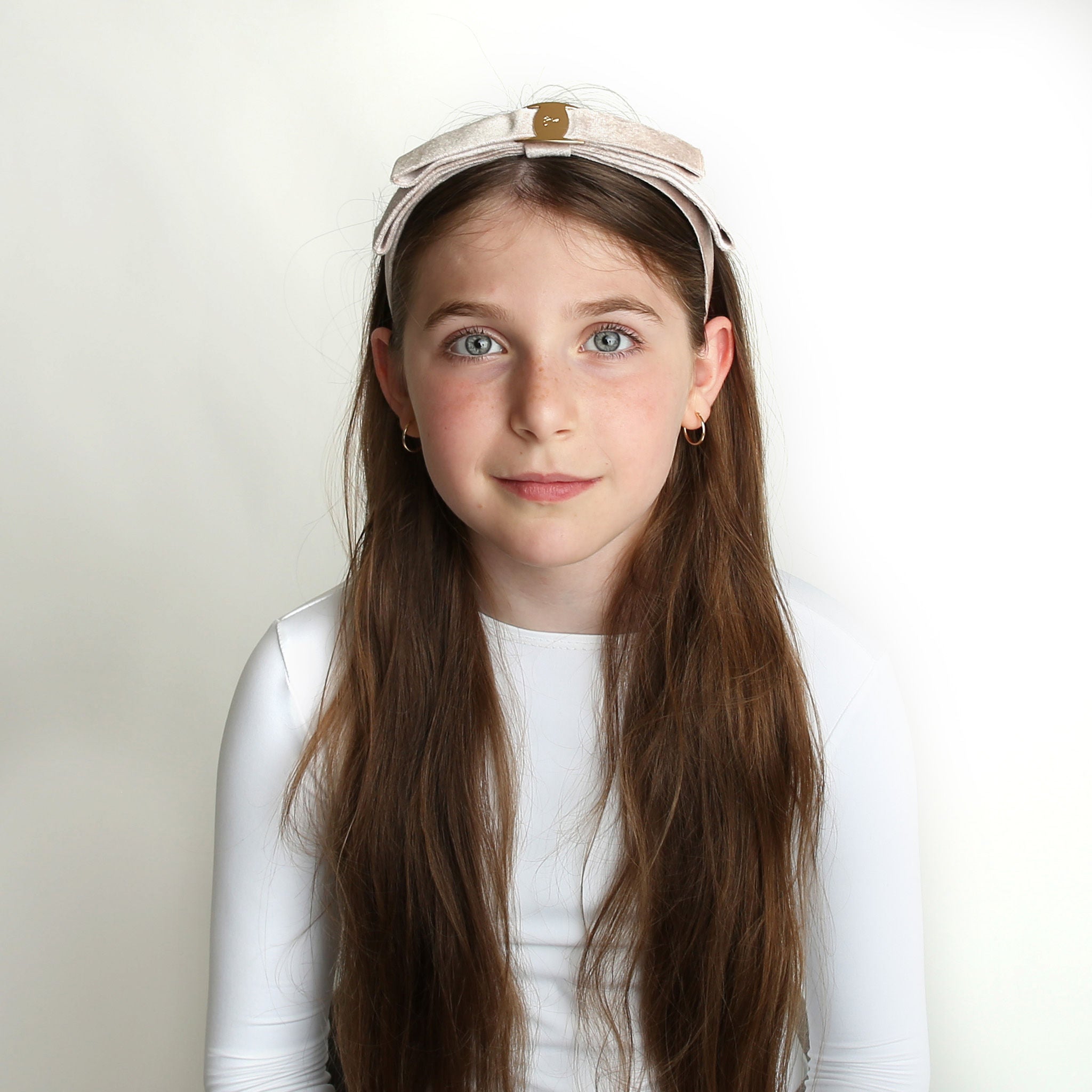 C4648 DACEE METAL INSPIRED CLASP BOW HEADBAND