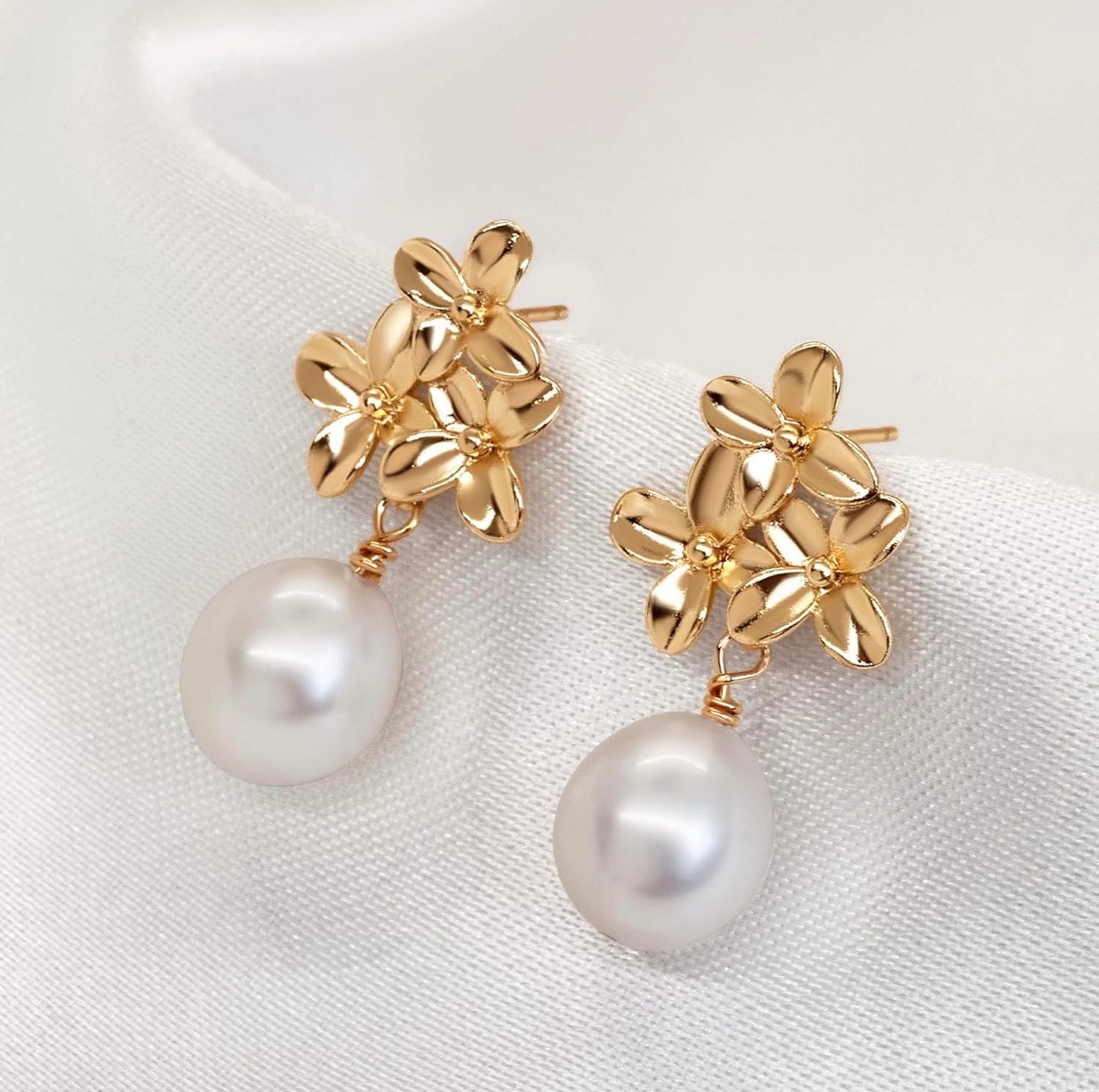 LILY LUSTRE SS GP FLOWER STUD PEARL DROP
