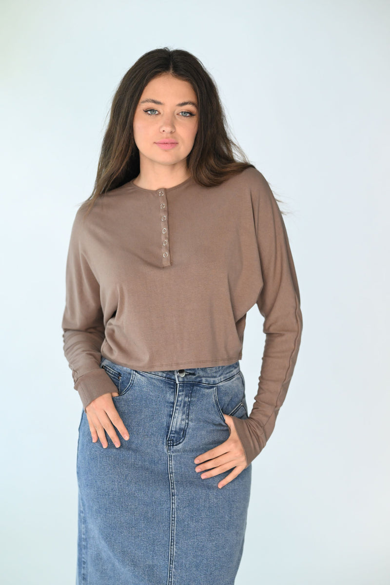 M413 MONN CROP HENLEY DOLMAN TEE