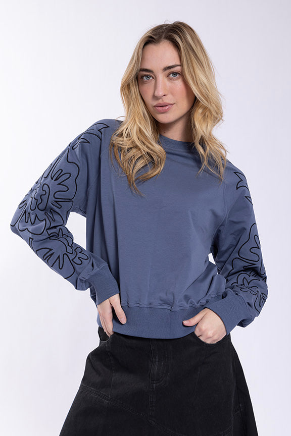 M554 MONN EMBROIDERED FLORAL SLEEVE SWEATSHIRT