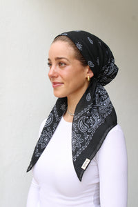 SCARF BAR SHORT PAISLEY PRETIED W/ VELVET GRIP