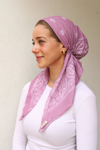 SCARF BAR SHORT PAISLEY PRETIED W/ VELVET GRIP