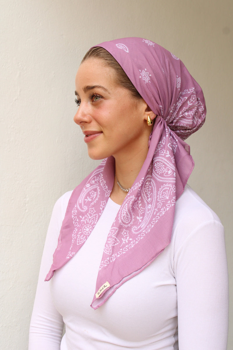 SCARF BAR SHORT PAISLEY PRETIED W/ VELVET GRIP