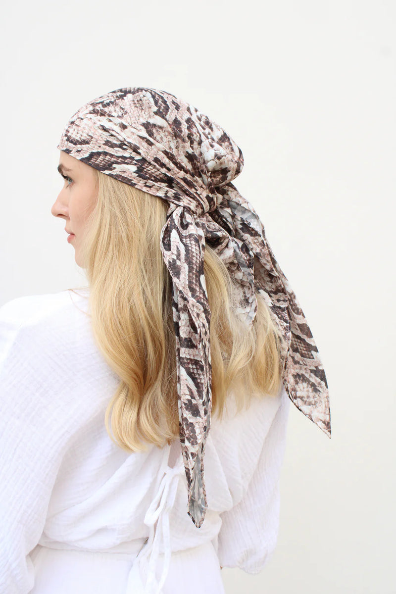 SCARF BAR SQUARE HEAD SCARF
