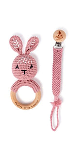 PRETTY LITTLE BASICS RATTLE GIFT SET