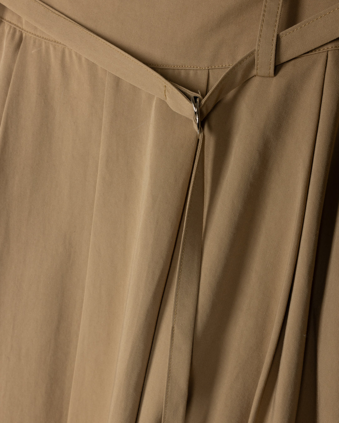 W-25561 MODELLE BELTED PLEAT SKIRT