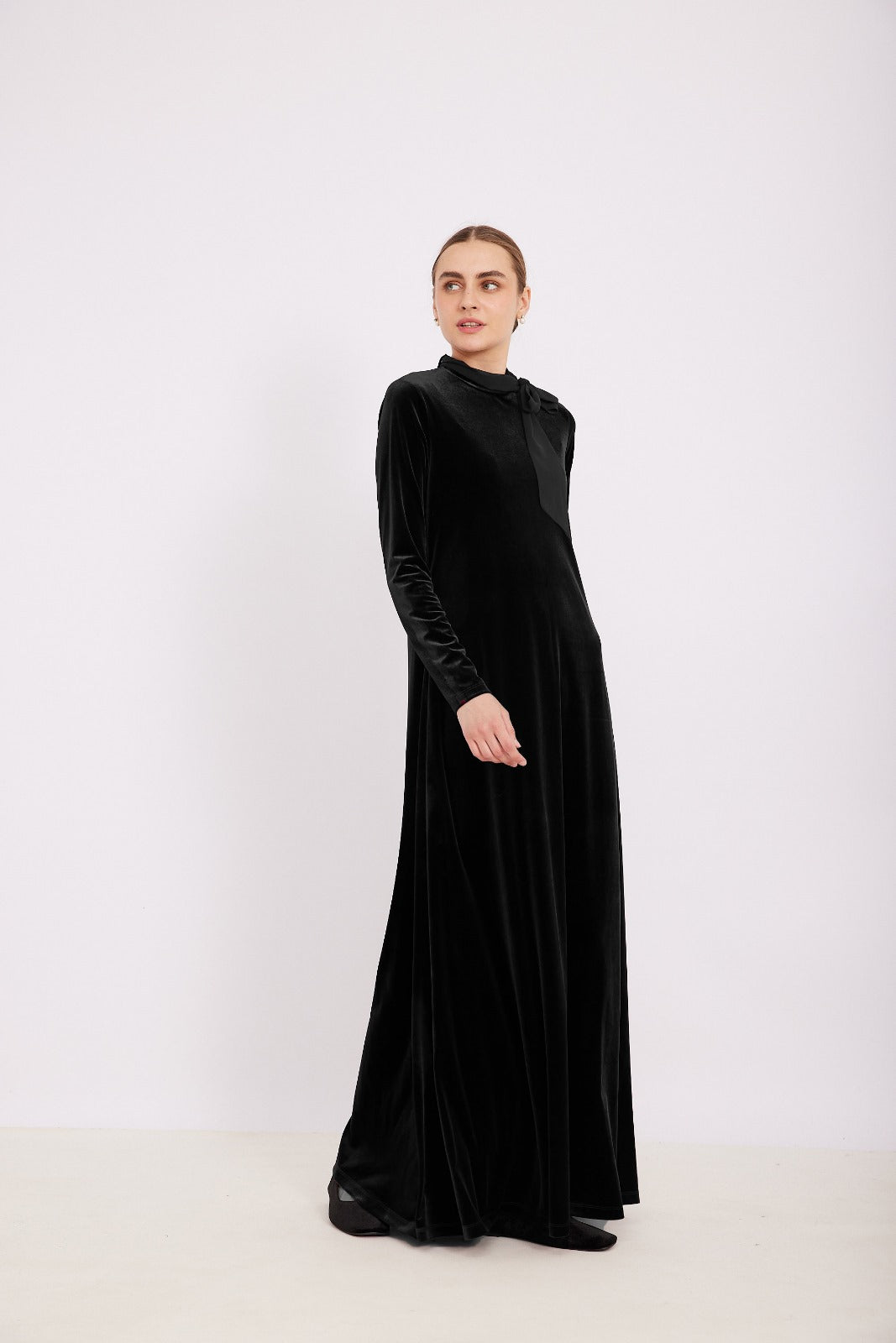 DRO26920B ORD COUTURE VELVET ROBE W/ RIBBON