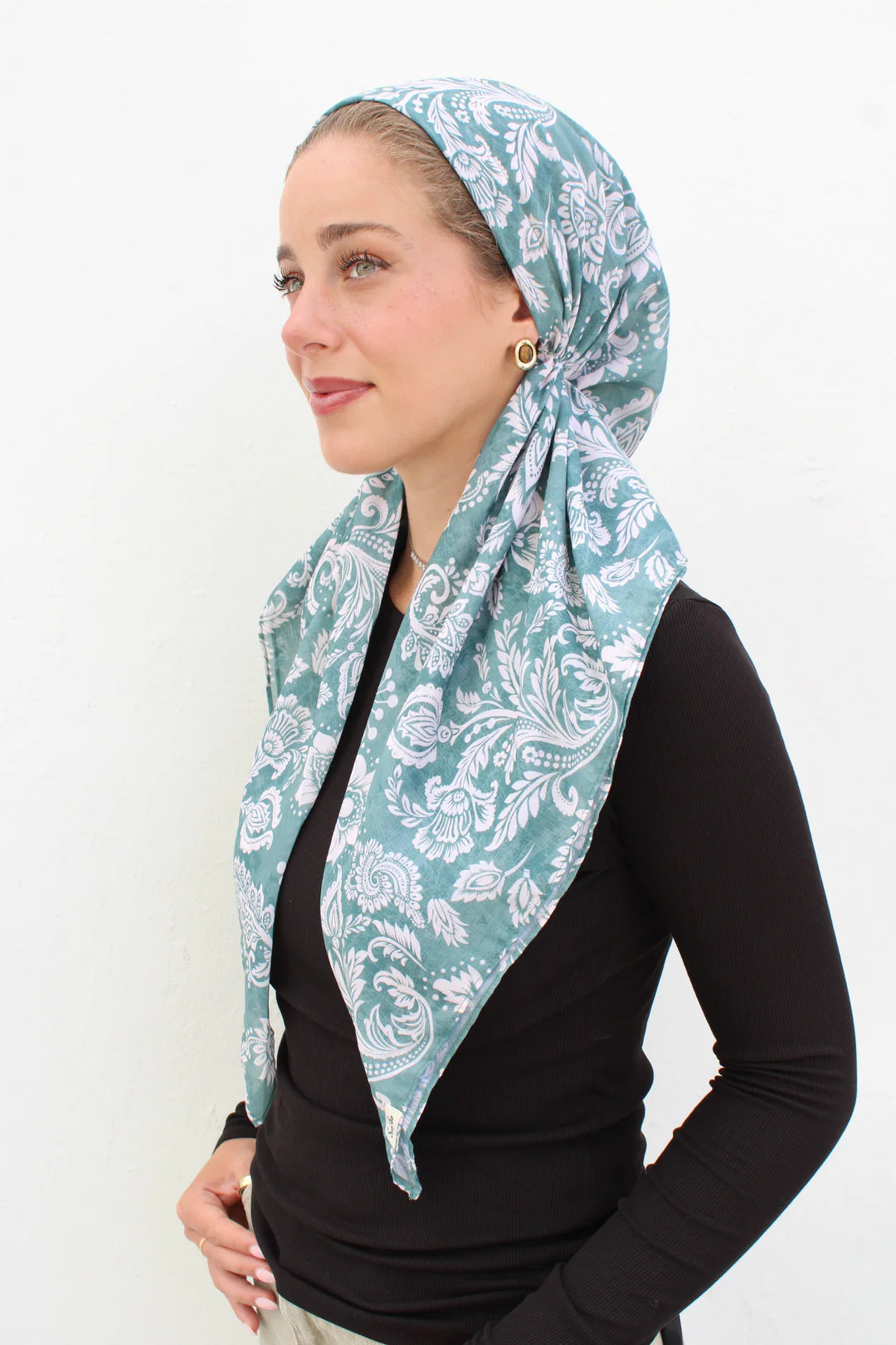 SCARF BAR CLASSIC PRETIED W/ VELVET GRIP