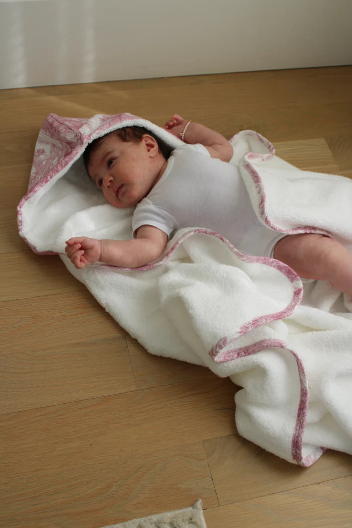 LITTLE THREADS HOODED BATH TOWEL
