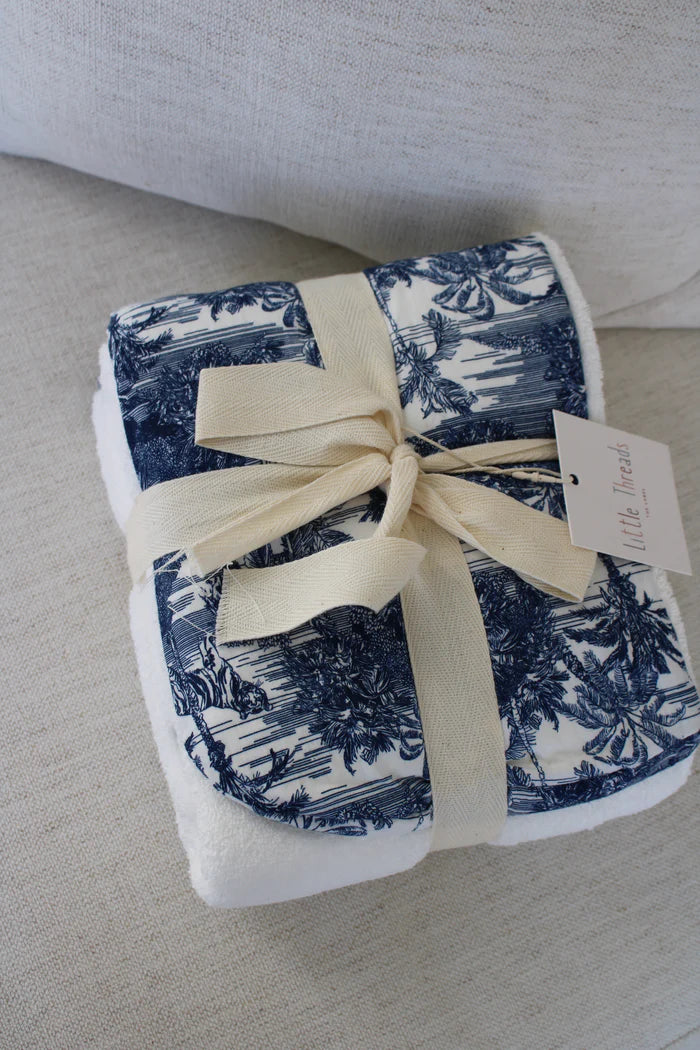 LITTLE THREADS HOODED BATH TOWEL