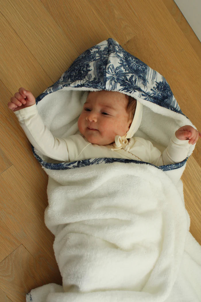 LITTLE THREADS HOODED BATH TOWEL