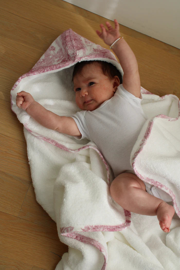 LITTLE THREADS HOODED BATH TOWEL