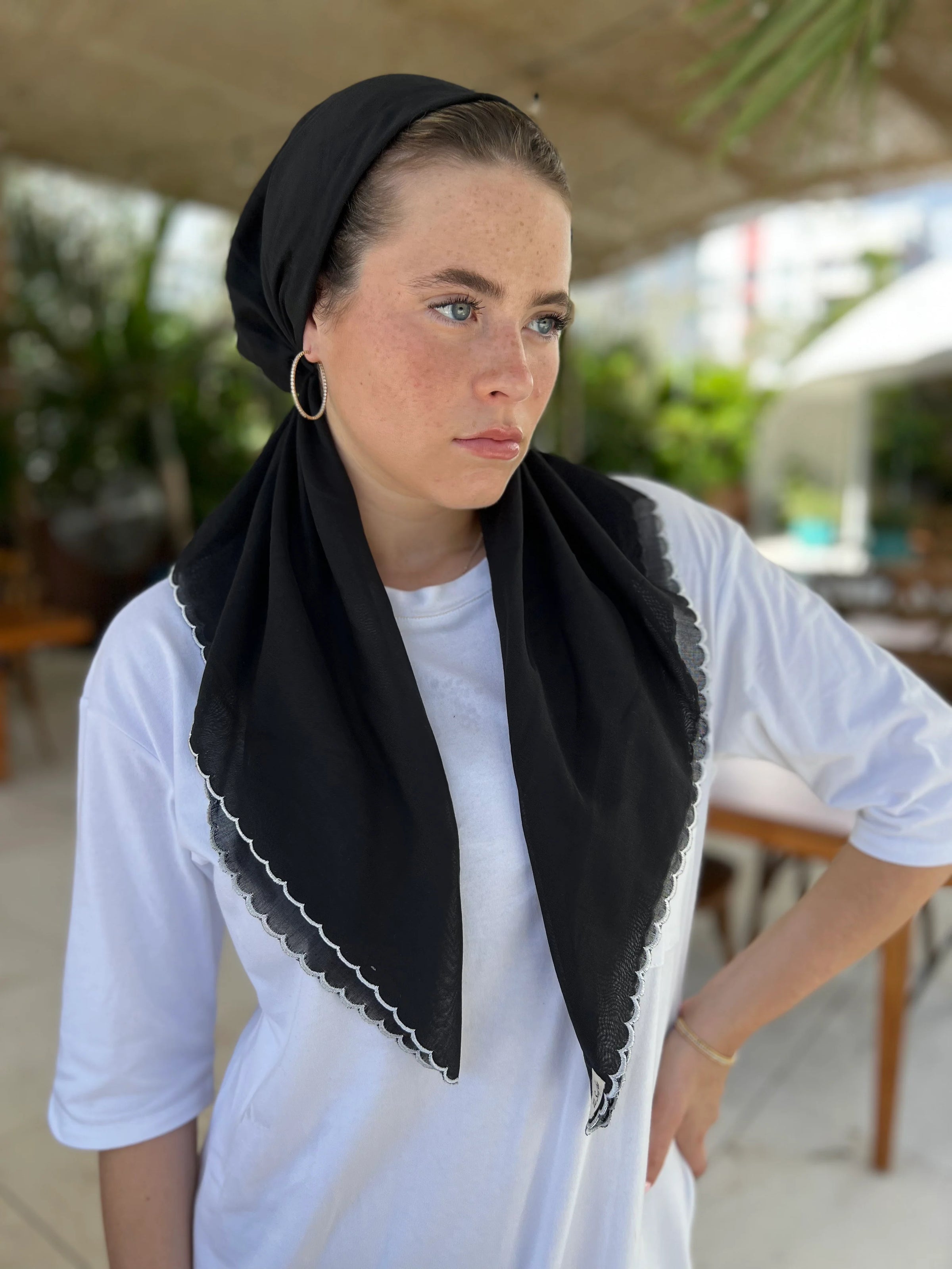 SCARF BAR CLASSIC PRETIED SCALLOP (W/ VELVET GRIP)