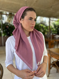 SCARF BAR CLASSIC PRETIED SCALLOP (W/ VELVET GRIP)