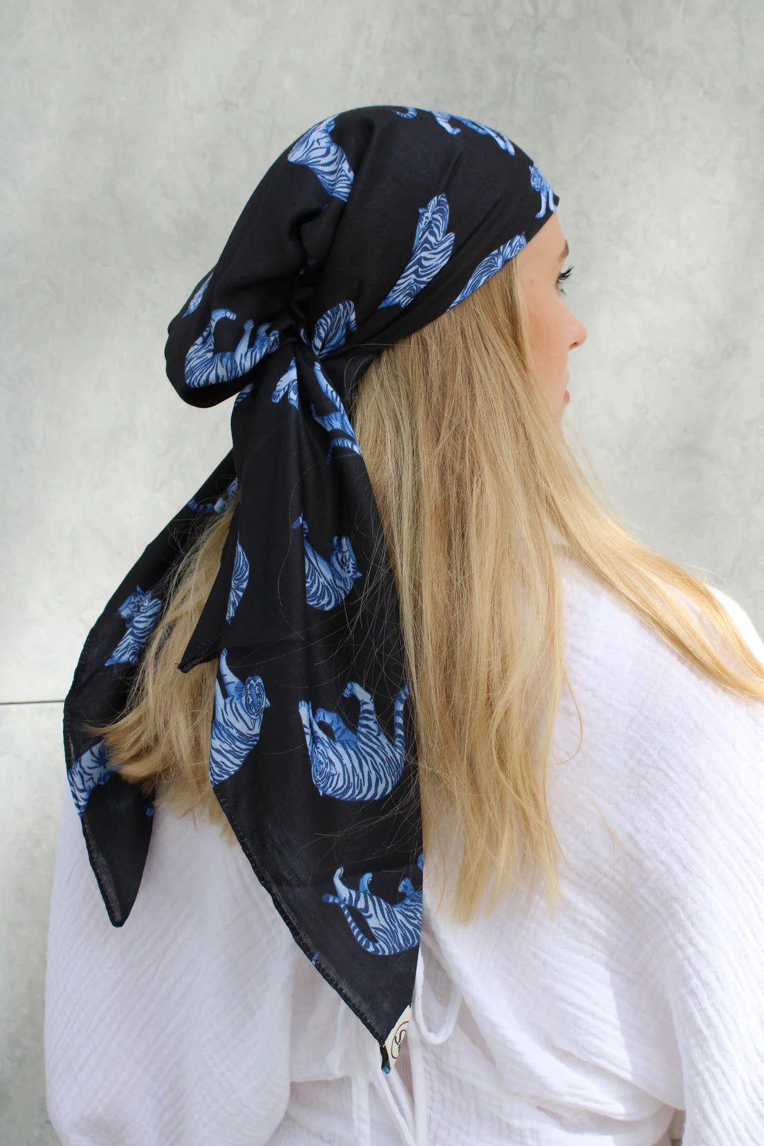 SCARF BAR SQUARE HEAD SCARF