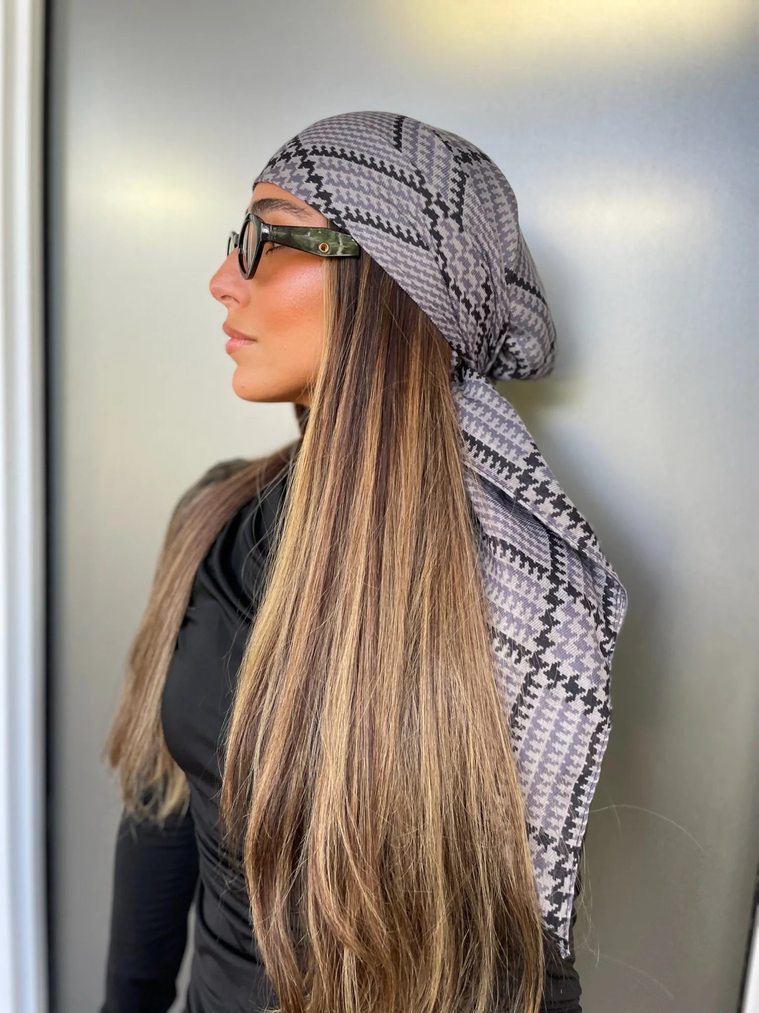 SCARF BAR SQUARE HEAD SCARF W/ INVISIBLE GRIP