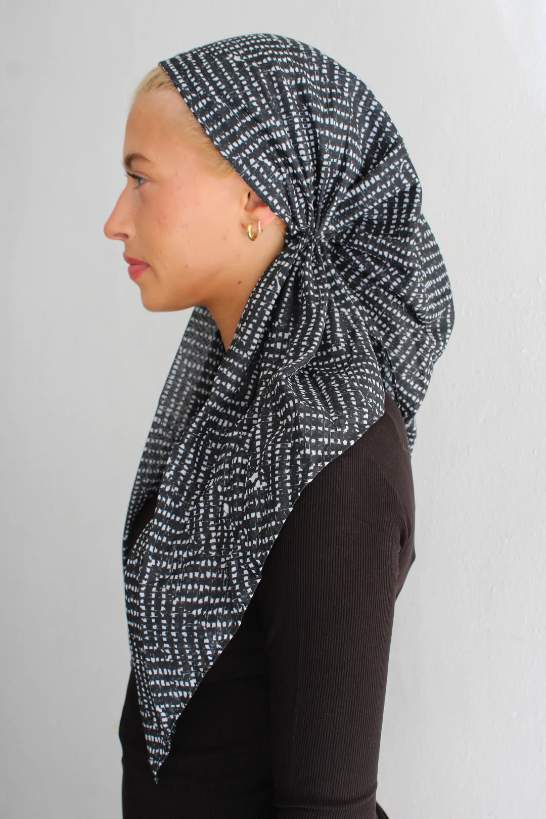 SCARF BAR VERSATILE PRETIED ( VELVET GRIP)