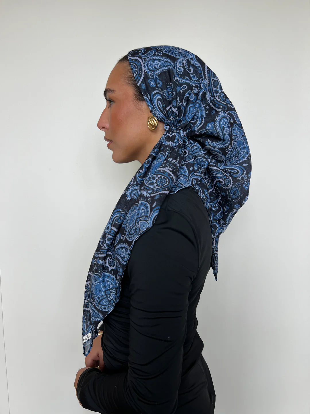 SCARF BAR VERSATILE PRETIED ( VELVET GRIP)