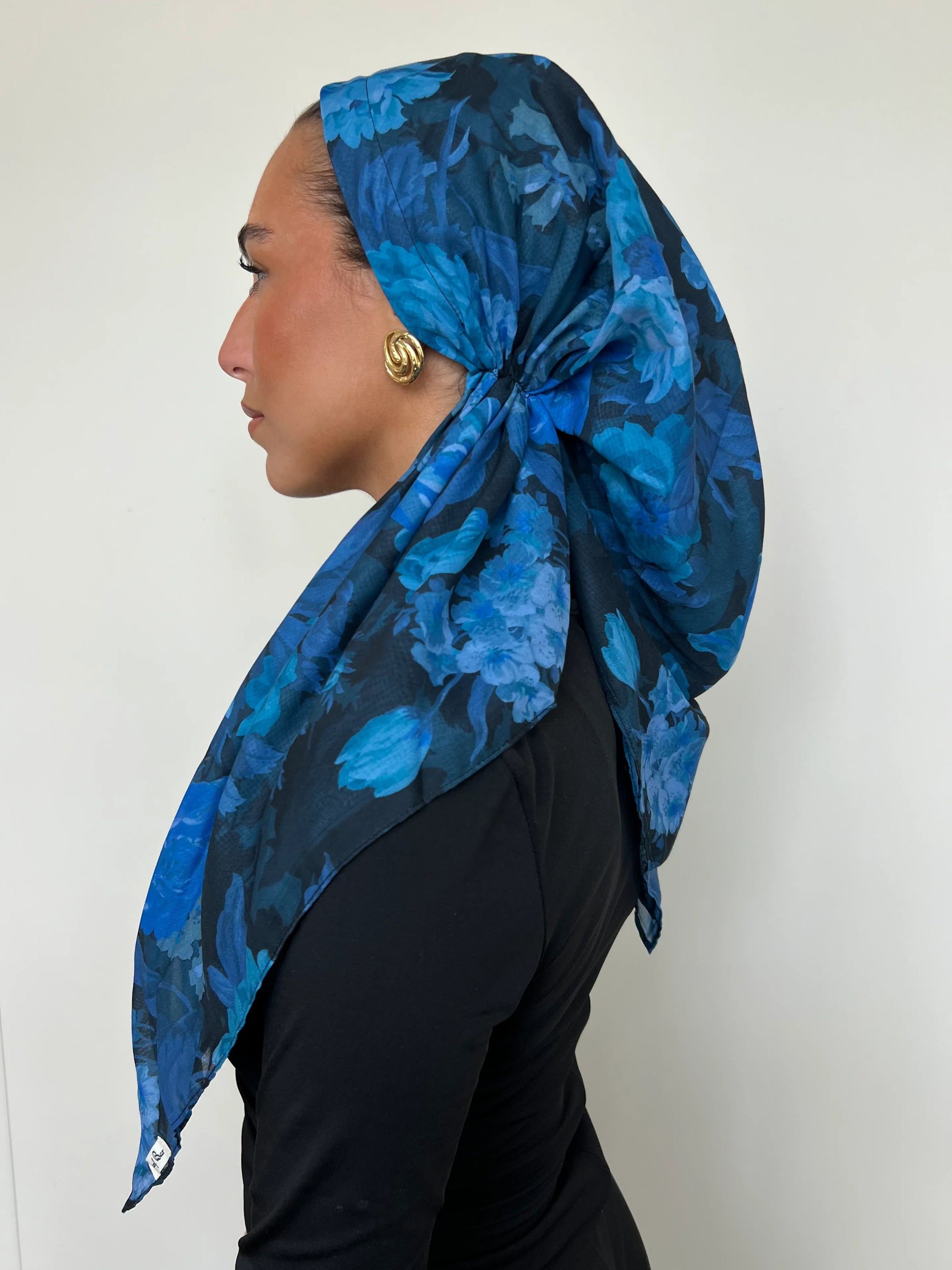 SCARF BAR VERSATILE PRETIED ( VELVET GRIP)