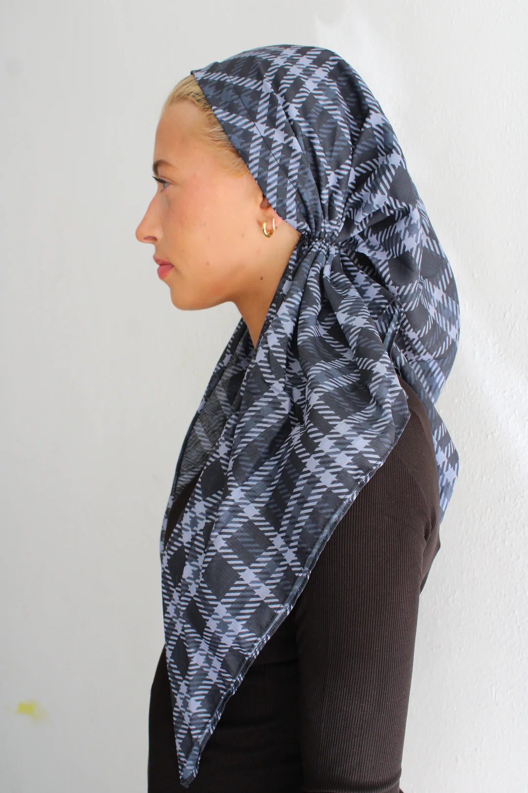 SCARF BAR VERSATILE PRETIED ( VELVET GRIP)