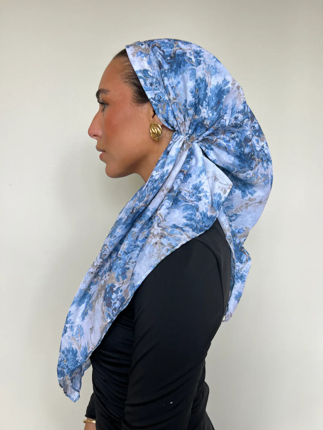 SCARF BAR VERSATILE PRETIED ( VELVET GRIP)