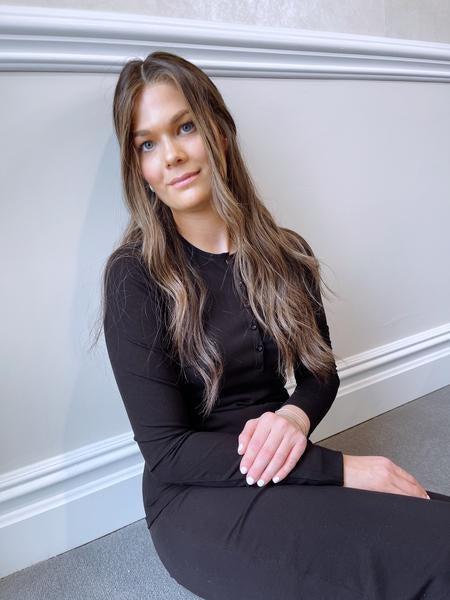 THE SLIM SKIRT HENLEY T-SHIRT